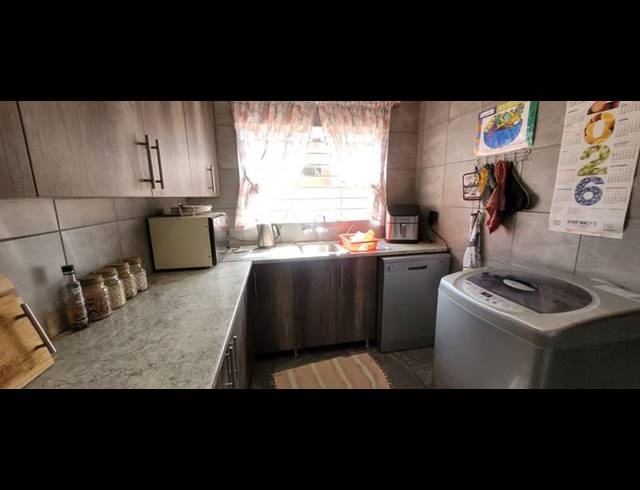 2 BEDROOM TOWNHOUSE FOR SALE IN RACEVIEW
